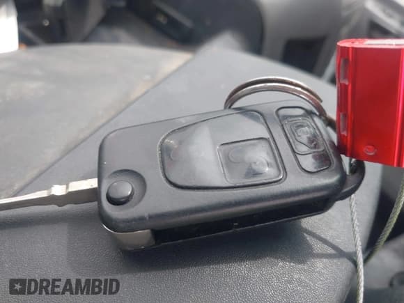 ✅ 2016 Mercedes-Benz Sprinter Cargo EXT • VIN: WD3PE8DD1GP361650 • Lot: 42424508. Wystawiony na IAAI z przebiegiem 400 073 mil. Bezpłatny archiwum sprzedaży aukcyjnych z USA i szczegółowy raport historii pojazdu na DreamBid. Zdjęcie 11.