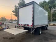 ✅ 2020 Isuzu NRR IBT • VIN: JALE5W169L7301227 • Lot: 65846695. Wystawiony na Copart z przebiegiem 216 393 mil. Bezpłatny archiwum sprzedaży aukcyjnych z USA i szczegółowy raport historii pojazdu na DreamBid. Zdjęcie 4.