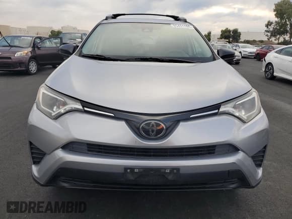 ✅ 2017 Toyota RAV4 LE • VIN: 2T3ZFREV4HW342945 • Лот: 85431185. Опубликован ранее на Copart с пробегом 104 769 миль. Бесплатный доступ к архиву аукционных продаж из США и подробный отчёт об истории автомобиля на DreamBid. Изображение 5.