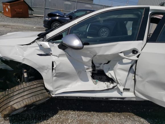 ✅ 2024 Volkswagen Golf R • VIN: WVWFB7CD4RW181643 • Lot: 48755875. Listed on Copart with 812 mi. Free auction sales archive from the USA and detailed vehicle history report at DreamBid. Image 7.