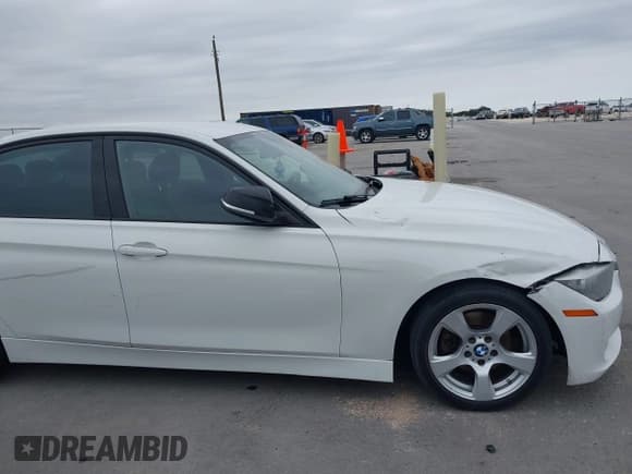 ✅ 2013 BMW 3 Series 328i • VIN: WBA3A5C5XDF354901 • Lot: 41190498. Listed on IAAI with 183,743 mi. Free auction sales archive from the USA and detailed vehicle history report at DreamBid. Image 12.