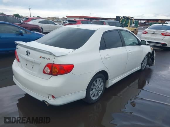 ✅ 2010 Toyota Corolla • VIN: 1NXBU4EE1AZ240642 • Лот: 43714665. Опубликован ранее на IAAI с пробегом 127 321 миль. Бесплатный доступ к архиву аукционных продаж из США и подробный отчёт об истории автомобиля на DreamBid. Изображение 4.