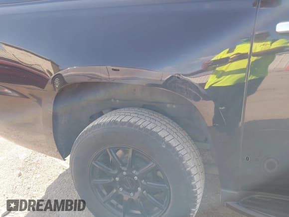 ✅ 2020 Chevrolet Suburban LT • VIN: 1GNSCHKC4LR154126 • Lot: 42983785. Wystawiony na IAAI z przebiegiem 190 770 mil. Bezpłatny archiwum sprzedaży aukcyjnych z USA i szczegółowy raport historii pojazdu na DreamBid. Zdjęcie 6.