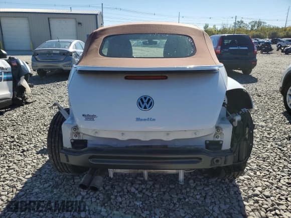 ✅ 2019 Volkswagen Beetle S • VIN: 3VW5DAAT0KM510659 • Lot: 85518885. Wystawiony na Copart z przebiegiem 100 077 mil. Bezpłatny archiwum sprzedaży aukcyjnych z USA i szczegółowy raport historii pojazdu na DreamBid. Zdjęcie 6.