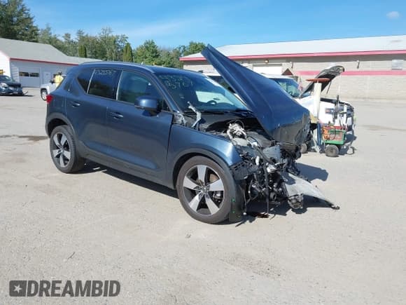✅ 2021 Volvo XC40 Momentum • VIN: YV4162UK4M2457735 • Lot: 43245767. Listed on IAAI with 58,295 mi. Free auction sales archive from the USA and detailed vehicle history report at DreamBid. Image 1.