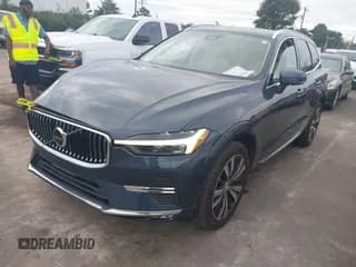 ✅ 2023 Volvo XC60 Plus Bright Theme • VIN: YV4L12RN9P1339085 • Lot: 43398828. Wystawiony na IAAI z przebiegiem 29 406 mil. Bezpłatny archiwum sprzedaży aukcyjnych z USA i szczegółowy raport historii pojazdu na DreamBid. Zdjęcie 2.
