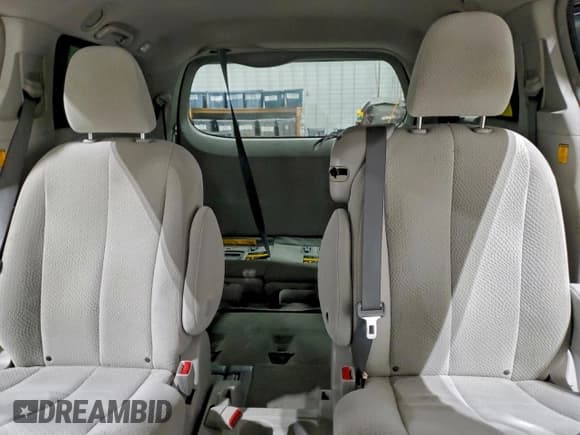 ✅ 2012 Toyota Sienna LE • VIN: 5TDKK3DC2CS242816 • Лот: 93912105. Опубликован ранее на Copart с пробегом 288 438 миль. Бесплатный доступ к архиву аукционных продаж из США и подробный отчёт об истории автомобиля на DreamBid. Изображение 10.