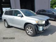 ✅ 2010 Toyota Highlander SE • VIN: 5TDJK3EHXAS037540 • Lot: 42740539. Wystawiony na IAAI z przebiegiem 126 251 mil. Bezpłatny archiwum sprzedaży aukcyjnych z USA i szczegółowy raport historii pojazdu na DreamBid. Zdjęcie 1.