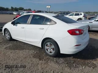 ✅ 2018 Chevrolet Cruze LS • VIN: 1G1BC5SM2J7143059 • Lot: 43384854. Wystawiony na IAAI z przebiegiem 85 278 mil. Bezpłatny archiwum sprzedaży aukcyjnych z USA i szczegółowy raport historii pojazdu na DreamBid. Zdjęcie 3.