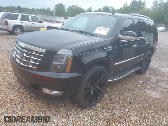 ✅ 2008 Cadillac Escalade • VIN: 1GYEC638X8R132914 • Lot: 42743713. Wystawiony na IAAI z przebiegiem 231 802 mil. Bezpłatny archiwum sprzedaży aukcyjnych z USA i szczegółowy raport historii pojazdu na DreamBid. Zdjęcie 2.