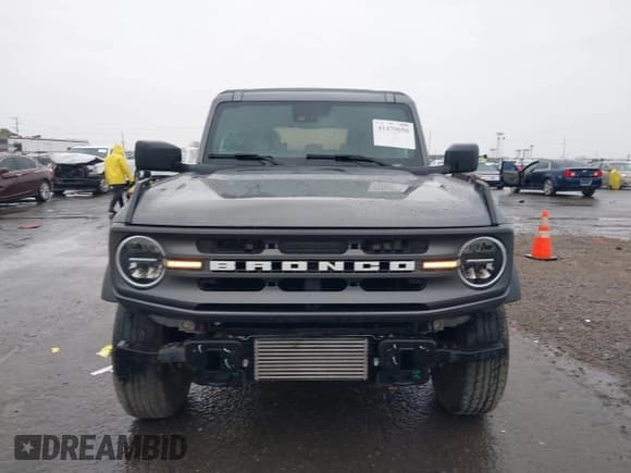 ✅ 2021 Ford Bronco • VIN: 1FMDE5BH4MLA77019 • Lot: 41479056. Wystawiony na IAAI z przebiegiem 30 484 mil. Bezpłatny archiwum sprzedaży aukcyjnych z USA i szczegółowy raport historii pojazdu na DreamBid. Zdjęcie 6.