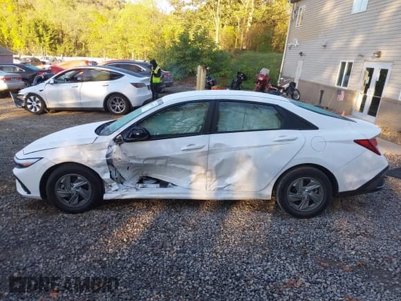 ✅ 2024 Hyundai Elantra SE • VIN: KMHLL4DGXRU761770 • Лот: 43408972. Опубликован ранее на IAAI с пробегом 28 538 миль. Бесплатный доступ к архиву аукционных продаж из США и подробный отчёт об истории автомобиля на DreamBid. Изображение 14.