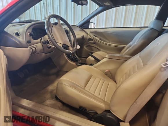 ✅ 2000 Ford Mustang GT • VIN: 1FAFP45X2YF242225 • Lot: 91826185. Wystawiony na Copart z przebiegiem 85 483 mil. Bezpłatny archiwum sprzedaży aukcyjnych z USA i szczegółowy raport historii pojazdu na DreamBid. Zdjęcie 7.