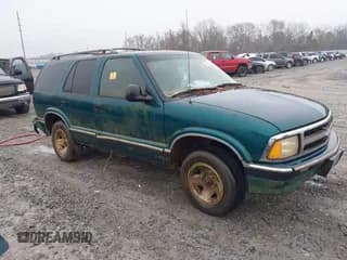 ✅ 1997 Chevrolet Blazer LS • VIN: 1GNCS13W1V2261394 • Lot: 41543411. Wystawiony na IAAI z przebiegiem 216 965 mil. Bezpłatny archiwum sprzedaży aukcyjnych z USA i szczegółowy raport historii pojazdu na DreamBid. Zdjęcie 1.