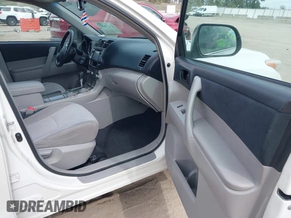 ✅ 2013 Toyota Highlander Plus • VIN: 5TDBK3EH5DS230719 • Лот: 43350883. Опубликован ранее на IAAI с пробегом 176 087 миль. Бесплатный доступ к архиву аукционных продаж из США и подробный отчёт об истории автомобиля на DreamBid. Изображение 5.