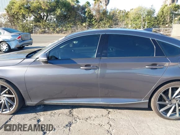 ✅ 2018 Honda Accord EX-L • VIN: 1HGCV1F53JA017461 • Лот: 40613033. Опубликован ранее на IAAI с пробегом 101 770 миль. Бесплатный доступ к архиву аукционных продаж из США и подробный отчёт об истории автомобиля на DreamBid. Изображение 15.