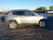 ✅ 2019 Jeep Compass Latitude • VIN: 3C4NJDBB4KT665207 • Lot: 43327405. Wystawiony na IAAI z przebiegiem 90 313 mil. Bezpłatny archiwum sprzedaży aukcyjnych z USA i szczegółowy raport historii pojazdu na DreamBid. Zdjęcie 13.