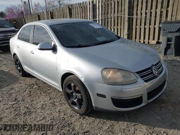 ✅ 2008 Volkswagen Jetta SE • VIN: 3VWRZ71K08M187848 • Lot: 41918064. Wystawiony na IAAI z przebiegiem 181 998 mil. Bezpłatny archiwum sprzedaży aukcyjnych z USA i szczegółowy raport historii pojazdu na DreamBid. Zdjęcie 1.