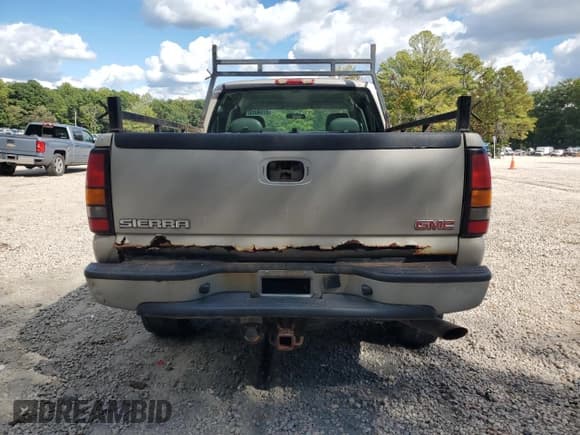 ✅ 2007 GMC Sierra 2500HD SLE1 • VIN: 1GTHK29U37E195460 • Лот: 81144415. Опубликован ранее на Copart с пробегом 250 580 миль. Бесплатный доступ к архиву аукционных продаж из США и подробный отчёт об истории автомобиля на DreamBid. Изображение 6.