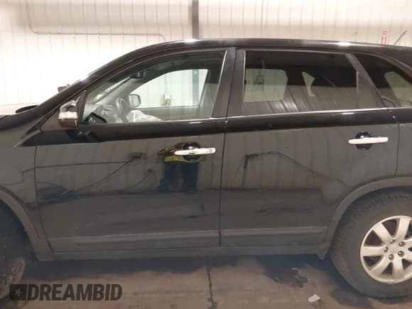 ✅ 2011 Kia Sorento LX • VIN: 5XYKT3A16BG133061 • Lot: 41662271. Listed on IAAI with 125,988 mi. Free auction sales archive from the USA and detailed vehicle history report at DreamBid. Image 14.