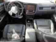 ✅ 2020 Mitsubishi Outlander SE • VIN: JA4AD3A37LZ021182 • Lot: 68021275. Wystawiony na Copart z przebiegiem 333 333 mil. Bezpłatny archiwum sprzedaży aukcyjnych z USA i szczegółowy raport historii pojazdu na DreamBid. Zdjęcie 8.