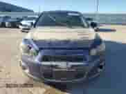 2012 Chevrolet Sonic LTZ z VIN 1G1JE5SB4C4206347, wystawiony jako Copart lot #46341705 z przebiegiem Nie podano mil oraz Szkoda całkowita • Salvage title. Historia ofert i sprzedaży dostępna na DreamBid. Obrazek 5.