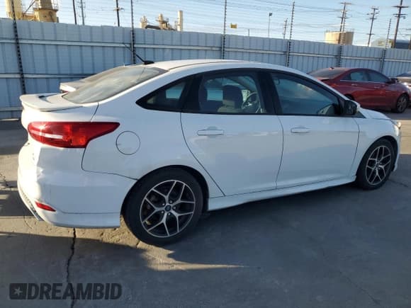 ✅ 2016 Ford Focus SE • VIN: 1FADP3F26GL336032 • Лот: 55963715. Опубликован ранее на Copart с пробегом 107 527 миль. Бесплатный доступ к архиву аукционных продаж из США и подробный отчёт об истории автомобиля на DreamBid. Изображение 3.