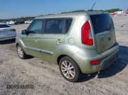 ✅ 2013 Kia Soul • VIN: KNDJT2A59D7575602 • Lot: 43005121. Wystawiony na IAAI z przebiegiem 123 937 mil. Bezpłatny archiwum sprzedaży aukcyjnych z USA i szczegółowy raport historii pojazdu na DreamBid. Zdjęcie 3.