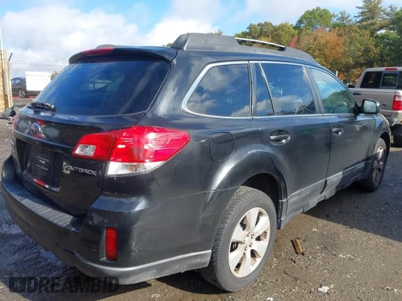 ✅ 2010 Subaru Outback Premium • VIN: 4S4BRBBCXA3326790 • Lot: 43492343. Listed on IAAI with 132,127 mi. Free auction sales archive from the USA and detailed vehicle history report at DreamBid. Image 4.