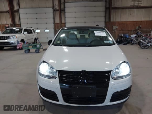 ✅ 2010 Volkswagen Jetta SE • VIN: 3VWRZ7AJ8AM164718 • Lot: 43095658. Listed on IAAI with 179,802 mi. Free auction sales archive from the USA and detailed vehicle history report at DreamBid. Image 6.