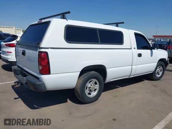 2004 Chevrolet Silverado 1500 Work Truck z VIN 1GCEC14V94Z244840, wystawiony jako IAAI lot #42571641 z przebiegiem 297 091 mil mil oraz . Historia ofert i sprzedaży dostępna na DreamBid. Obrazek 4.