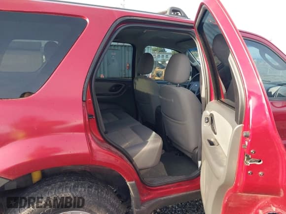 ✅ 2006 Ford Escape XLT • VIN: 1FMYU93136KC49627 • Lot: 43874090. Listed on IAAI with 204,566 mi. Free auction sales archive from the USA and detailed vehicle history report at DreamBid. Image 8.