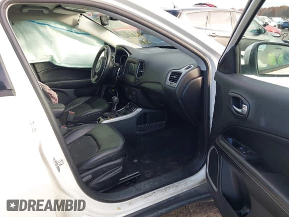 ✅ 2019 Jeep Compass Altitude • VIN: 3C4NJDBB5KT641482 • Lot: 43705983. Listed on IAAI with 140,929 mi. Free auction sales archive from the USA and detailed vehicle history report at DreamBid. Image 5.