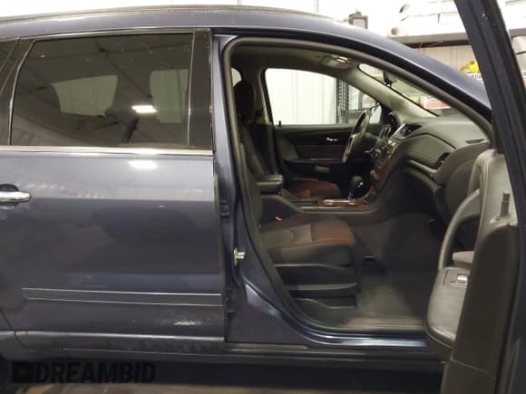 ✅ 2014 Chevrolet Traverse LT • VIN: 1GNKRGKD6EJ244008 • Lot: 43509737. Wystawiony na IAAI z przebiegiem 101 140 mil. Bezpłatny archiwum sprzedaży aukcyjnych z USA i szczegółowy raport historii pojazdu na DreamBid. Zdjęcie 5.