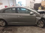 ✅ 2018 Hyundai Sonata SE • VIN: KMHE24L35JA087303 • Lot: 43307411. Listed on IAAI with 126,222 mi. Free auction sales archive from the USA and detailed vehicle history report at DreamBid. Image 13.