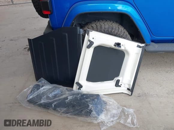 ✅ 2023 Jeep Wrangler Sahara • VIN: 1C4JJXP61PW514693 • Lot: 43549968. Listed on IAAI with 36,030 mi. Free auction sales archive from the USA and detailed vehicle history report at DreamBid. Image 18.