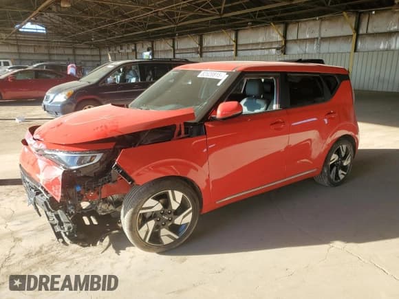 ✅ 2023 Kia Soul GT-Line • VIN: KNDJ53AU5P7210586 • Lot: 82620815. Wystawiony na Copart z przebiegiem 16 841 mil. Bezpłatny archiwum sprzedaży aukcyjnych z USA i szczegółowy raport historii pojazdu na DreamBid. Zdjęcie 1.
