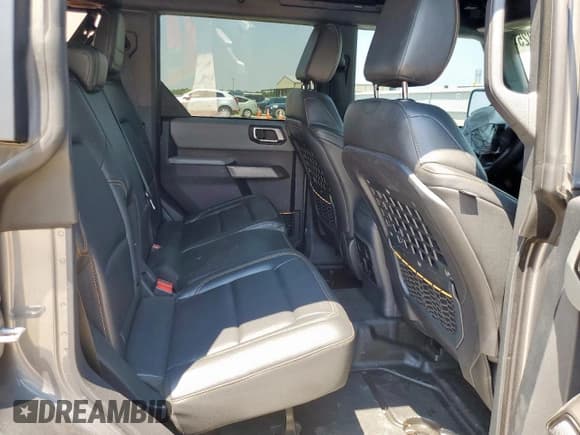 ✅ 2021 Ford Bronco • VIN: 1FMEE5DP3MLB04025 • Lot: 70059825. Wystawiony na Copart z przebiegiem 35 667 mil. Bezpłatny archiwum sprzedaży aukcyjnych z USA i szczegółowy raport historii pojazdu na DreamBid. Zdjęcie 10.