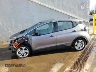 2023 Chevrolet Bolt EV 1LT z VIN 1G1FW6S03P4201654, wystawiony jako Copart lot #47861474 z przebiegiem 7 739 mil mil oraz . Historia ofert i sprzedaży dostępna na DreamBid. Obrazek 1.