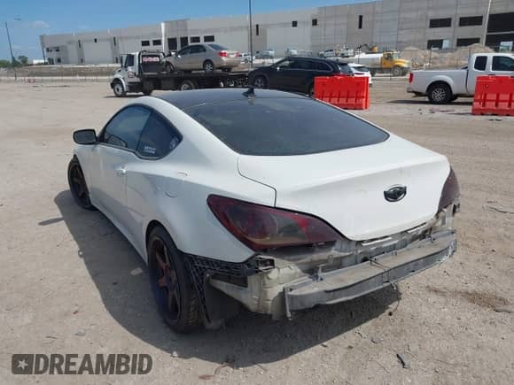 2011 Hyundai Genesis Coupe Premium z VIN KMHHT6KD6BU046548, wystawiony jako IAAI lot #42793240 z przebiegiem 161 593 mil mil oraz . Historia ofert i sprzedaży dostępna na DreamBid. Obrazek 3.