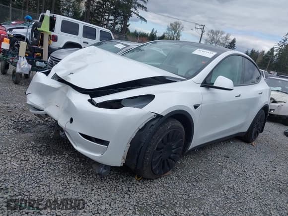 ✅ 2023 Tesla Model Y Long Range • VIN: 7SAYGAEEXPF647352 • Lot: 41955933. Listed on IAAI with Not provided. Free auction sales archive from the USA and detailed vehicle history report at DreamBid. Image 20.