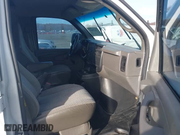 ✅ 2004 Chevrolet Express Cargo • VIN: 1GCHG39U141100288 • Лот: 43633665. Опубликован ранее на IAAI с пробегом 201 859 миль. Бесплатный доступ к архиву аукционных продаж из США и подробный отчёт об истории автомобиля на DreamBid. Изображение 5.