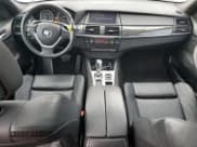 ✅ 2012 BMW X5 50i • VIN: 5UXZV8C51CL424965 • Лот: 64414455. Опубликован ранее на Copart с пробегом 121 894 миль. Бесплатный доступ к архиву аукционных продаж из США и подробный отчёт об истории автомобиля на DreamBid. Изображение 8.
