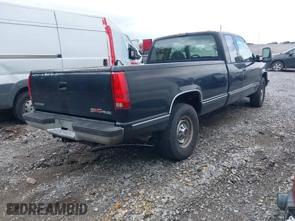 ✅ 1993 GMC Sierra 2500 • VIN: 1GTGC29F3PE554395 • Лот: 42163944. Опубликован ранее на IAAI с пробегом 171 015 миль. Бесплатный доступ к архиву аукционных продаж из США и подробный отчёт об истории автомобиля на DreamBid. Изображение 4.