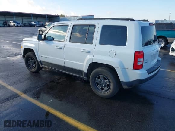 ✅ 2015 Jeep Patriot Altitude • VIN: 1C4NJRBB2FD190181 • Lot: 43801383. Listed on IAAI with 161,017 mi. Free auction sales archive from the USA and detailed vehicle history report at DreamBid. Image 3.