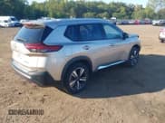 ✅ 2022 Nissan Rogue SL • VIN: JN8BT3CB3NW332568 • Lot: 43109458. Wystawiony na IAAI z przebiegiem 15 845 mil. Bezpłatny archiwum sprzedaży aukcyjnych z USA i szczegółowy raport historii pojazdu na DreamBid. Zdjęcie 4.