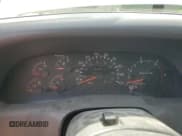 ✅ 1999 Ford F-250 XL • VIN: 1FTNF21F3XEC38845 • Lot: 60869825. Wystawiony na Copart z przebiegiem 327 518 mil. Bezpłatny archiwum sprzedaży aukcyjnych z USA i szczegółowy raport historii pojazdu na DreamBid. Zdjęcie 9.