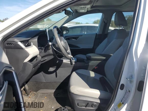 ✅ 2024 Toyota RAV4 XLE Premium • VIN: 2T3C1RFV6RW348959 • Lot: 91432945. Wystawiony na Copart z przebiegiem 29 843 mil. Bezpłatny archiwum sprzedaży aukcyjnych z USA i szczegółowy raport historii pojazdu na DreamBid. Zdjęcie 7.