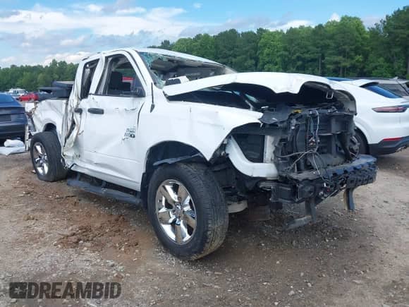 2018 Ram 1500 Tradesman z VIN 1C6RR6FG6JS325124, wystawiony jako IAAI lot #42486455 z przebiegiem Nie podano mil oraz . Historia ofert i sprzedaży dostępna na DreamBid. Obrazek 1.