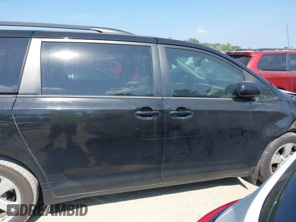 ✅ 2014 Toyota Sienna LE AAS • VIN: 5TDKK3DC0ES525623 • Lot: 42823834. Listed on IAAI with 211,670 mi. Free auction sales archive from the USA and detailed vehicle history report at DreamBid. Image 13.